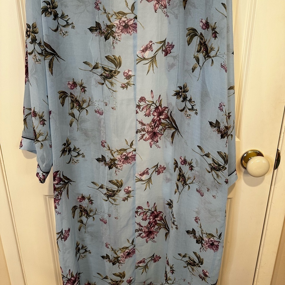 Bleuh Ciel Light Blue Floral Kimono - Picture 5 of 6